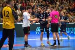 20231229 IFK Skövdes Daniel EKMAN och Eskilstuna Guifs Olle ÖSTERHALL under handbollsmatchen i Handbollsligan herr mellan IFK Skövde och Eskilstuna Guif den 29 december 2023 i Skövde.