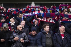 251122 Publik inför fotbollsmatchen i kvalet till Allsvenskan mellan Örgryte IS och IFK Norrköping den 22 november 2025 på Gamla Ullevi i Göteborg.