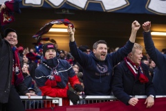 251122 Publik jublar under fotbollsmatchen i kvalet till Allsvenskan mellan Örgryte IS och IFK Norrköping den 22 november 2025 på Gamla Ullevi i Göteborg.