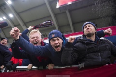 251122 Publik jublar under fotbollsmatchen i kvalet till Allsvenskan mellan Örgryte IS och IFK Norrköping den 22 november 2025 på Gamla Ullevi i Göteborg.