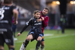 251122 IFK Norrköpings Christoffer Nyman och ÖIS Jonathan Azulay under fotbollsmatchen i kvalet till Allsvenskan mellan Örgryte IS och IFK Norrköping den 22 november 2025 på Gamla Ullevi i Göteborg.