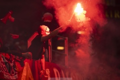 251122 Publik bränner pyroteknik under fotbollsmatchen i kvalet till Allsvenskan mellan Örgryte IS och IFK Norrköping den 22 november 2025 på Gamla Ullevi i Göteborg.