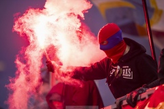 251122 Publik bränner pyroteknik under fotbollsmatchen i kvalet till Allsvenskan mellan Örgryte IS och IFK Norrköping den 22 november 2025 på Gamla Ullevi i Göteborg.