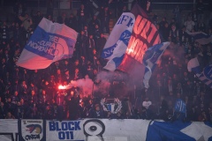 251122 Publik bränner pyroteknik under fotbollsmatchen i kvalet till Allsvenskan mellan Örgryte IS och IFK Norrköping den 22 november 2025 på Gamla Ullevi i Göteborg.