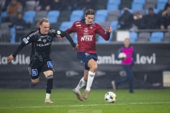 251122 IFK Norrköpings Marcus Baggesen och ÖIS Noah Christoffersson under fotbollsmatchen i kvalet till Allsvenskan mellan Örgryte IS och IFK Norrköping den 22 november 2025 på Gamla Ullevi i Göteborg.