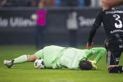 251122 IFK Norrköpings David Andersson har ont under fotbollsmatchen i kvalet till Allsvenskan mellan Örgryte IS och IFK Norrköping den 22 november 2025 på Gamla Ullevi i Göteborg.