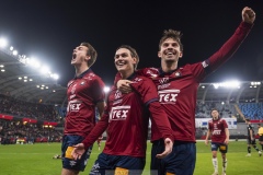 251122 ÖIS Noah Christoffersson, Christoffer Styffe och Daniel Paulson jublar efter att Noah Christoffersson gjort 3-0 under fotbollsmatchen i kvalet till Allsvenskan mellan Örgryte IS och IFK Norrköping den 22 november 2025 på Gamla Ullevi i Göteborg.