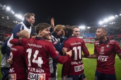 251122 ÖIS jublar efter att Noah Christofferssongjort 3-0 under fotbollsmatchen i kvalet till Allsvenskan mellan Örgryte IS och IFK Norrköping den 22 november 2025 på Gamla Ullevi i Göteborg.