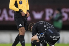 251122 IFK Norrköpings Axel Brönner deppar efter fotbollsmatchen i kvalet till Allsvenskan mellan Örgryte IS och IFK Norrköping den 22 november 2025 på Gamla Ullevi i Göteborg.