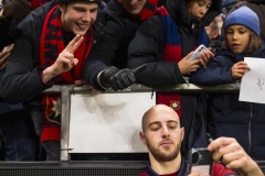 251122 ÖIS Amel Mujanic med publik efter fotbollsmatchen i kvalet till Allsvenskan mellan Örgryte IS och IFK Norrköping den 22 november 2025 på Gamla Ullevi i Göteborg.