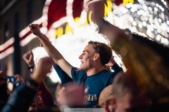 20251130 ÖIS Hampus Gustafsson under firandet av ÖIS avancemang till Allsvenskan den 30 november 2025 i Göteborg.