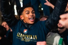 20251130 ÖIS Waylon Ramon Renecke under firandet av ÖIS avancemang till Allsvenskan den 30 november 2025 i Göteborg.