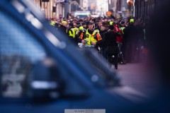20260406 Polis och GAIS Supportrar under marschen inför fotbollsmatchen i Allsvenskan GAIS och Djurgårdens IF den 6 april 2026 på Gamla Ullevi i Göteborg. 
Foto: Filip Kauffeldt