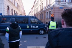 20260406 Polis och GAIS Supportrar under marschen inför fotbollsmatchen i Allsvenskan GAIS och Djurgårdens IF den 6 april 2026 på Gamla Ullevi i Göteborg. 
Foto: Filip Kauffeldt
