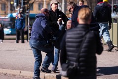 20260406 Polis och GAIS Supportrar under marschen inför fotbollsmatchen i Allsvenskan GAIS och Djurgårdens IF den 6 april 2026 på Gamla Ullevi i Göteborg. 
Foto: Filip Kauffeldt