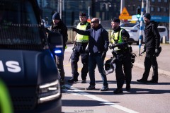 20260406 Polis och GAIS Supportrar under marschen inför fotbollsmatchen i Allsvenskan GAIS och Djurgårdens IF den 6 april 2026 på Gamla Ullevi i Göteborg. 
Foto: Filip Kauffeldt