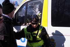 20260406 Polis och GAIS Supportrar under marschen inför fotbollsmatchen i Allsvenskan GAIS och Djurgårdens IF den 6 april 2026 på Gamla Ullevi i Göteborg. 
Foto: Filip Kauffeldt