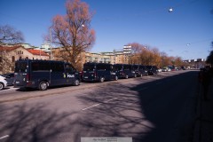 20260406 Polis och GAIS Supportrar under marschen inför fotbollsmatchen i Allsvenskan GAIS och Djurgårdens IF den 6 april 2026 på Gamla Ullevi i Göteborg. 
Foto: Filip Kauffeldt