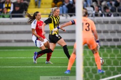 20240810 Arsenals Rosa Kafaji och BK Häckens Josefine Rybrink under fotbollsmatchen i Uefa Womens Champions League mellan BK Häcken och Arsenal WFC den 18 september 2024 på Bravida Arena i Göteborg.