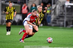 20240810 Arsenals Alessia Russo och BK Häckens Josefine Rybrink under fotbollsmatchen i Uefa Womens Champions League mellan BK Häcken och Arsenal WFC den 18 september 2024 på Bravida Arena i Göteborg.