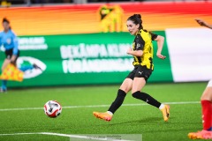 20240810 BK Häckens Clarissa Larisey under fotbollsmatchen i Uefa Womens Champions League mellan BK Häcken och Arsenal WFC den 18 september 2024 på Bravida Arena i Göteborg.