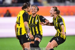 20240810 BK Häckens Felicia Schröder, Tabitha Tindell och Anna Anvegård under fotbollsmatchen i Uefa Womens Champions League mellan BK Häcken och Arsenal WFC den 18 september 2024 på Bravida Arena i Göteborg.