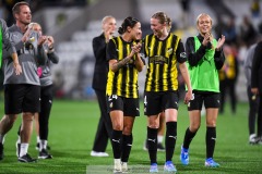 20240810 BK Häckens Tabitha Tindell och Emma Östlund under fotbollsmatchen i Uefa Womens Champions League mellan BK Häcken och Arsenal WFC den 18 september 2024 på Bravida Arena i Göteborg.