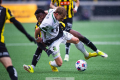 20260419 GAIS Henry Sletsjøe och BK Häckens Abdoulaye Doumbia under fotbollsmatchen i Allsvenskan mellan BK Häcken och GAIS den 19 april 2026 på Nordic Wellness Arena i Göteborg. 
Foto: Filip Kauffeldt