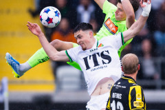 20260419 GAIS Samuel Salter och BK Häckens David Andersson under fotbollsmatchen i Allsvenskan mellan BK Häcken och GAIS den 19 april 2026 på Nordic Wellness Arena i Göteborg. 
Foto: Filip Kauffeldt
