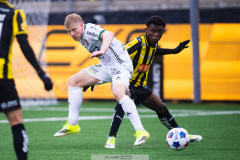20260419 BK Häckens Abdoulaye Doumbia och GAIS Frosti Thorkelsson under fotbollsmatchen i Allsvenskan mellan BK Häcken och GAIS den 19 april 2026 på Nordic Wellness Arena i Göteborg. 
Foto: Filip Kauffeldt