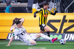 20260419 GAIS Samuel Salter och BK Häckens Adam Lundkvist under fotbollsmatchen i Allsvenskan mellan BK Häcken och GAIS den 19 april 2026 på Nordic Wellness Arena i Göteborg. 
Foto: Filip Kauffeldt