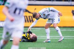 20260419 BK Häckens Adrian Svanbäck och GAIS Joackim Fagerjord under fotbollsmatchen i Allsvenskan mellan BK Häcken och GAIS den 19 april 2026 på Nordic Wellness Arena i Göteborg. 
Foto: Filip Kauffeldt