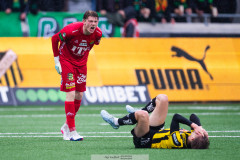 20260419 GAIS Andreas Hermansen och BK Häckens Adrian Svanbäck under fotbollsmatchen i Allsvenskan mellan BK Häcken och GAIS den 19 april 2026 på Nordic Wellness Arena i Göteborg. 
Foto: Filip Kauffeldt