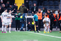 20260419 Supporter plåstras om efter att GAIS Frosti Thorkelsson gjort 1-1 under fotbollsmatchen i Allsvenskan mellan BK Häcken och GAIS den 19 april 2026 på Nordic Wellness Arena i Göteborg. 
Foto: Filip Kauffeldt