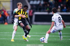 20260419 GAIS Henry Sletsjøe och BK Häckens Abdoulaye Doumbia under fotbollsmatchen i Allsvenskan mellan BK Häcken och GAIS den 19 april 2026 på Nordic Wellness Arena i Göteborg. 
Foto: Filip Kauffeldt