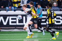 20260419 GAIS Frosti Thorkelsson och BK Häckens Adam Lundkvist under fotbollsmatchen i Allsvenskan mellan BK Häcken och GAIS den 19 april 2026 på Nordic Wellness Arena i Göteborg. 
Foto: Filip Kauffeldt