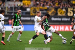 20240722 AIKs John Guidetti och GAIS Harun Ibrahim under fotbollsmatchen i Allsvenskan mellan GAIS och AIK den 22 Juli 2024 på Gamla Ullevi i Göteborg.