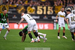 20240722 AIKs John Guidetti och GAIS Harun Ibrahim under fotbollsmatchen i Allsvenskan mellan GAIS och AIK den 22 Juli 2024 på Gamla Ullevi i Göteborg.