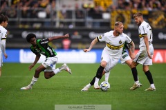 20240722 AIKs John Guidetti och GAIS Harun Ibrahim under fotbollsmatchen i Allsvenskan mellan GAIS och AIK den 22 Juli 2024 på Gamla Ullevi i Göteborg.