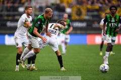 20240722 GAIS Gustav Lundgren och AIKs Anton Salétros och Axel Björnström under fotbollsmatchen i Allsvenskan mellan GAIS och AIK den 22 Juli 2024 på Gamla Ullevi i Göteborg.