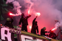 20260905 Publik eldar pyroteknik under fotbollsmatchen i Allsvenskan mellan GAIS och BK Häcken den 5 semptember 2026 på Gamla Ullevi i Göteborg. 
Foto: Filip Kauffeldt