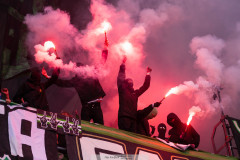 20260905 Publik eldar pyroteknik under fotbollsmatchen i Allsvenskan mellan GAIS och BK Häcken den 5 semptember 2026 på Gamla Ullevi i Göteborg. 
Foto: Filip Kauffeldt