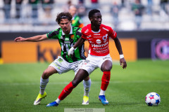 20260516 GAIS William Milovanovic och Degerfors IF Samba Diatara under fotbollsmatchen i Allsvenskan mellan GAIS och Degerfors IF den 16 maj 2026 på Gamla Ullevi i Göteborg. 
Foto: Filip Kauffeldt