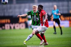20260516 GAIS Róbert Frosti Þorkelsson och Degerfors IF Yiriyon Gideon Yaw under fotbollsmatchen i Allsvenskan mellan GAIS och Degerfors IF den 16 maj 2026 på Gamla Ullevi i Göteborg. 
Foto: Filip Kauffeldt