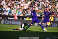 20240922 Djurgårdens IFs Haris Radetinac och GAIS Chovanie Amatkarijo under fotbollsmatchen i Allsvenskan mellan GAIS och Djurgårdens IF den 22 september 2024 på Gamla Ullevi i Göteborg.