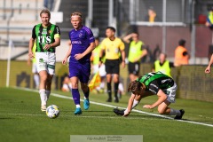 20240922 Djurgårdens IFs Tobias Gulliksen och GAIS Axel Henriksson under fotbollsmatchen i Allsvenskan mellan GAIS och Djurgårdens IF den 22 september 2024 på Gamla Ullevi i Göteborg.