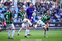 20240922 Djurgårdens IFs Jacob Une Larsson och GAIS Alexander Ahl Holmström under fotbollsmatchen i Allsvenskan mellan GAIS och Djurgårdens IF den 22 september 2024 på Gamla Ullevi i Göteborg.