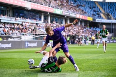 20240922 GAIS Axel Henriksson och Djurgårdens IFs Daniel Stensson under fotbollsmatchen i Allsvenskan mellan GAIS och Djurgårdens IF den 22 september 2024 på Gamla Ullevi i Göteborg.