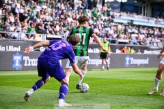 20240922 GAIS Axel Henriksson och Djurgårdens IFs Daniel Stensson under fotbollsmatchen i Allsvenskan mellan GAIS och Djurgårdens IF den 22 september 2024 på Gamla Ullevi i Göteborg.