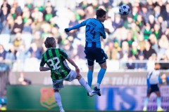 20260406 GAIS Oscar Pettersson och Djurgården IFs Max Larsson under fotbollsmatchen i Allsvenskan GAIS och Djurgårdens IF den 6 april 2026 på Gamla Ullevi i Göteborg. 
Foto: Filip Kauffeldt